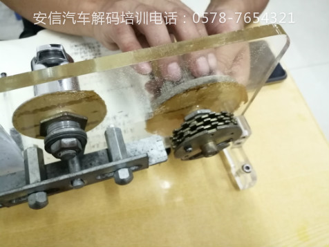 学习开锁配钥匙多少钱？